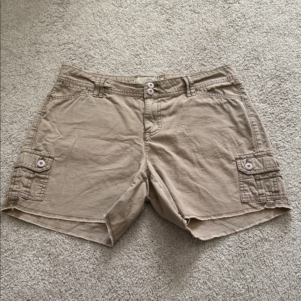 Natural Reflections Tan Cargo Shorts w/raw hem size 8
